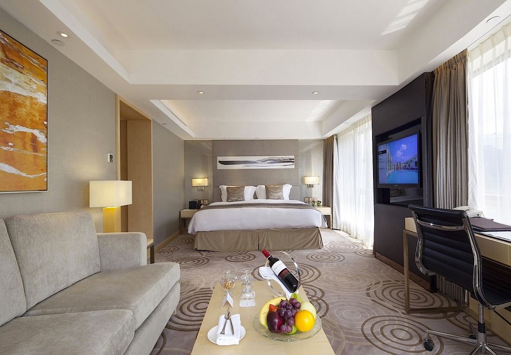 THE ROYAL GARDEN HOTEL - 32