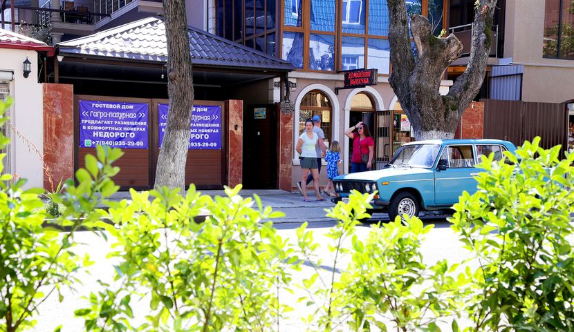 ГАГРА ЛАЗУРНАЯ, гостевой дом - 2