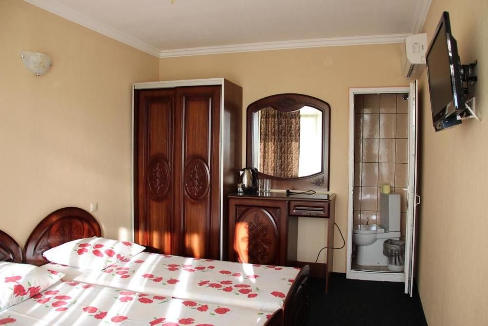 У АДАМА, гостевой дом - 12