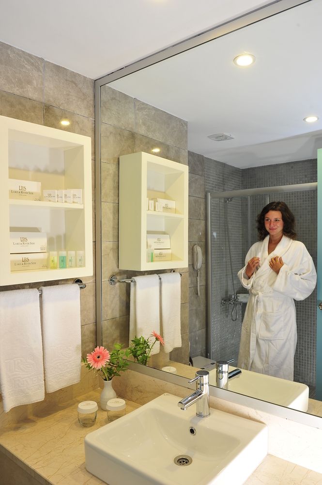 Lake & River Side - 250