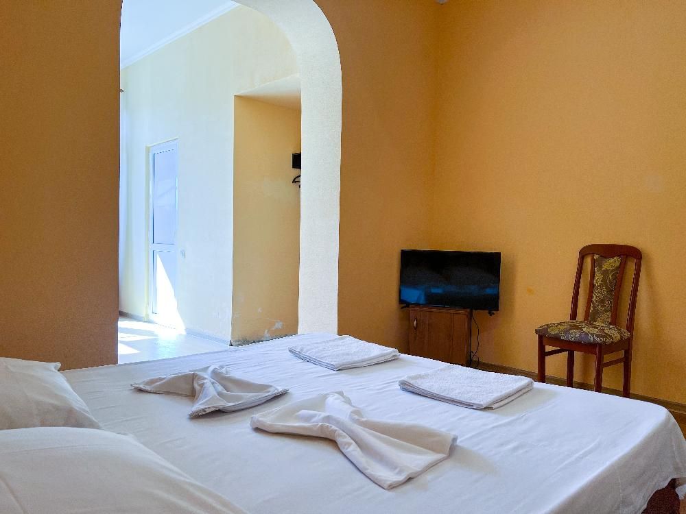 AURA CITY HOTEL (бывш. ELIZA (ЭЛИЗА)), отель эконом - 81