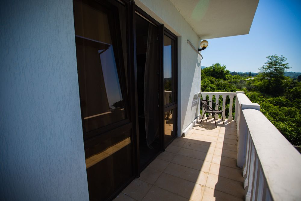 WHITE HOTEL (БЕЛЫЙ ДОМ), гостевой дом стандарт - 35