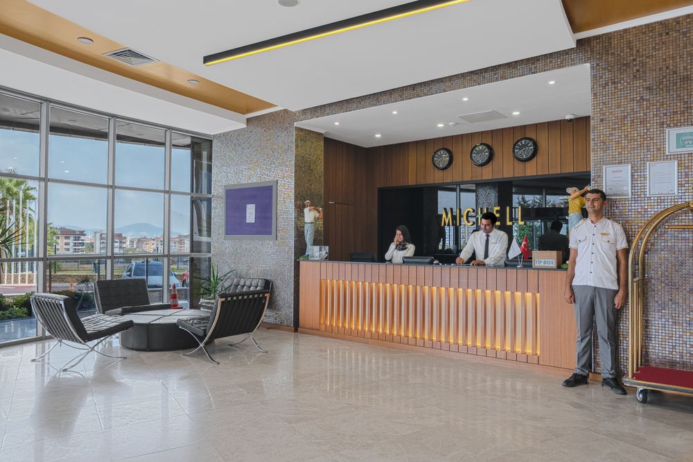 Michell Hotel (only adults 16+) - 18