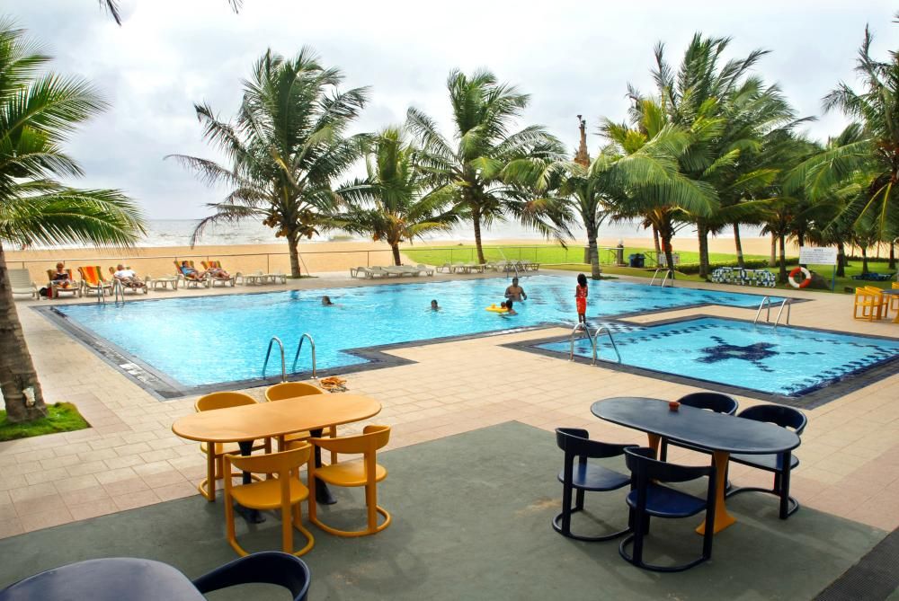 CAMELOT BEACH HOTEL - 1