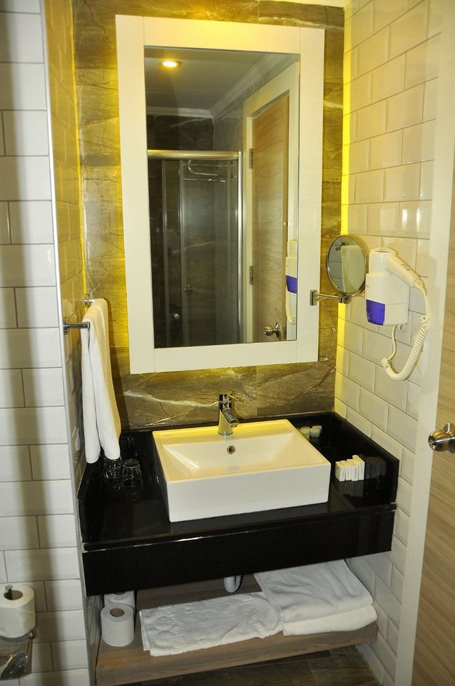 Port River Hotel & Spa - 101