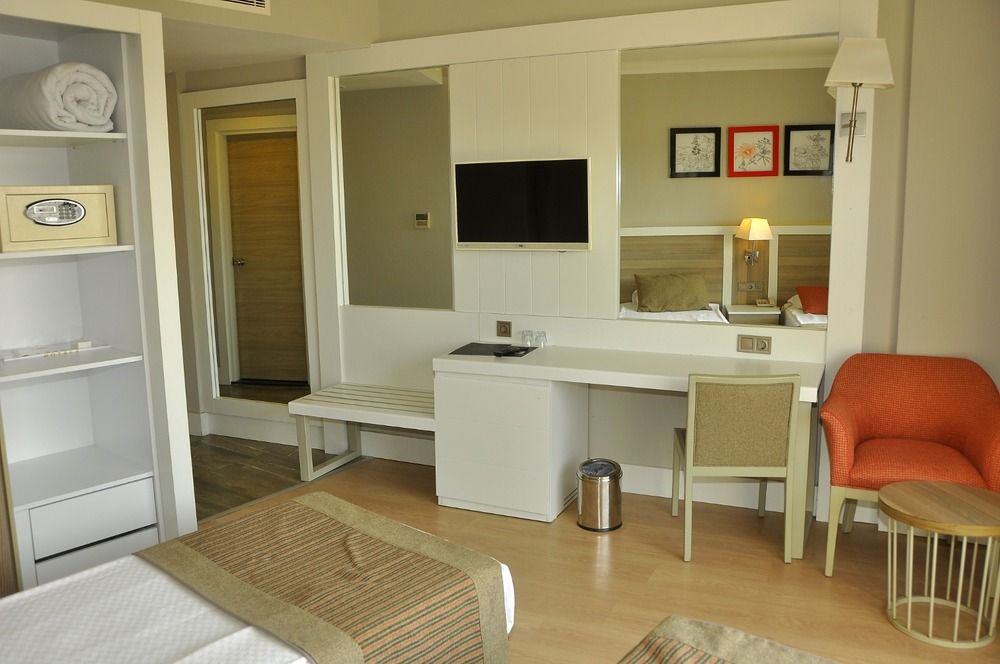 Port River Hotel & Spa - 98