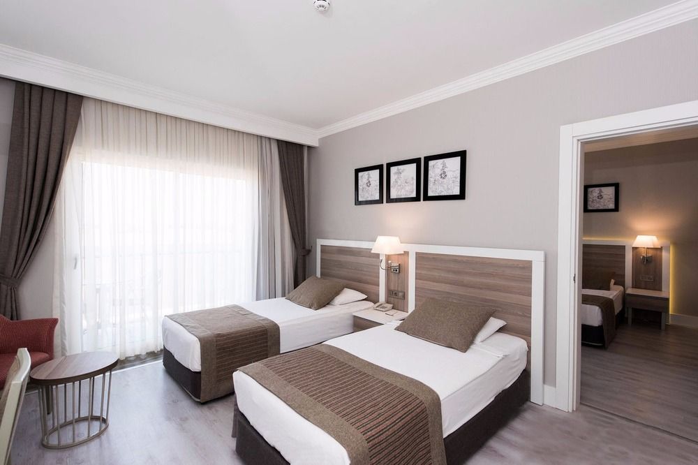 Port River Hotel & Spa - 88