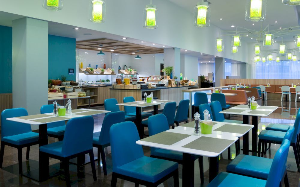 COSMOS SAINT-PETERSBURG PULKOVO AIRPORT HOTEL (бывш. PARK INN BY RADISSON PULKOVO AIRPORT)  - 11