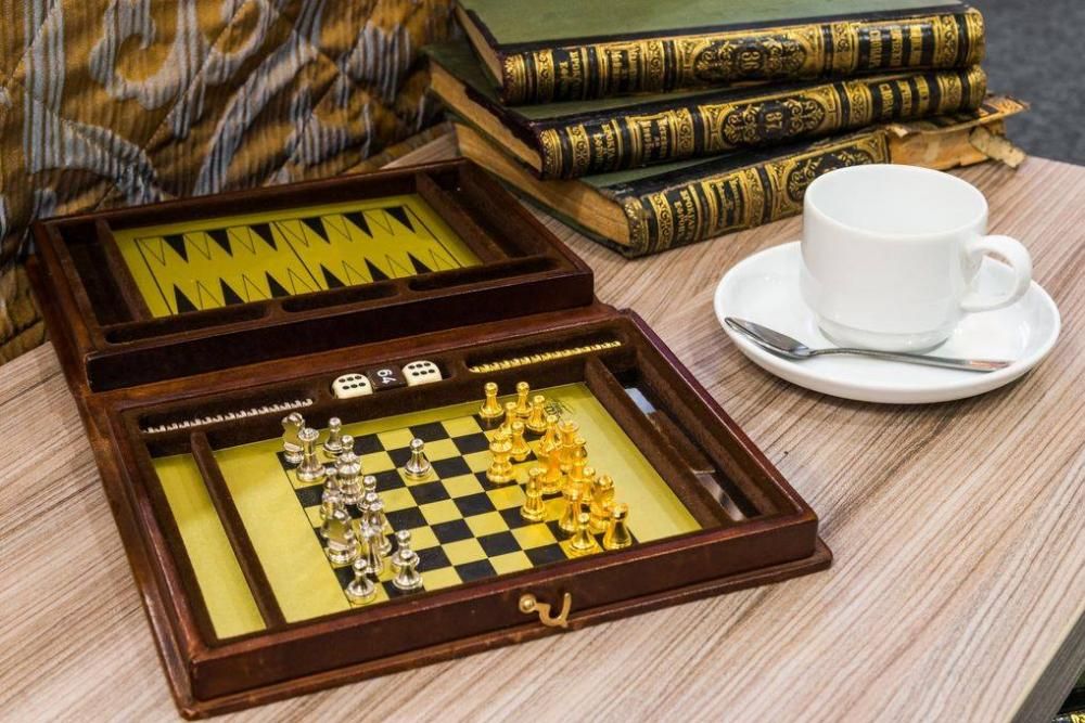 БРАТЬЯ КАРАМАЗОВЫ, отель - 6