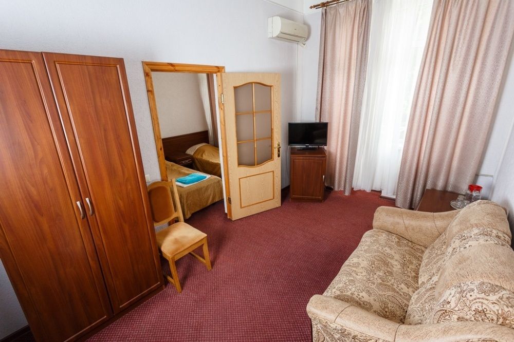 ЦЕНТРОСОЮЗ-ЕССЕНТУКИ, санаторий (размещение с 2 лет, лечение с 4 лет) - 126