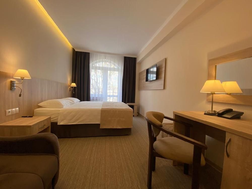 БУГАРЬ, парк-отель - 10