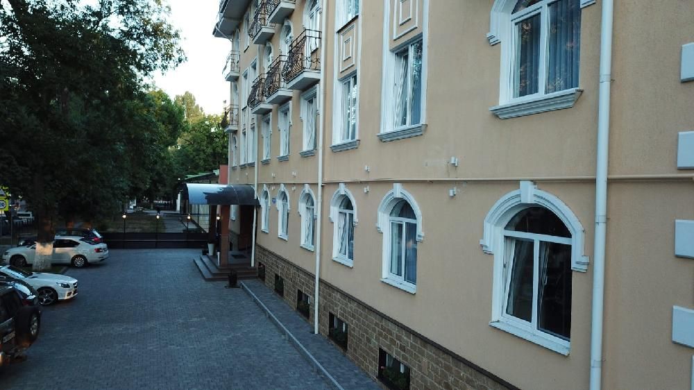 БУГАРЬ, парк-отель - 1