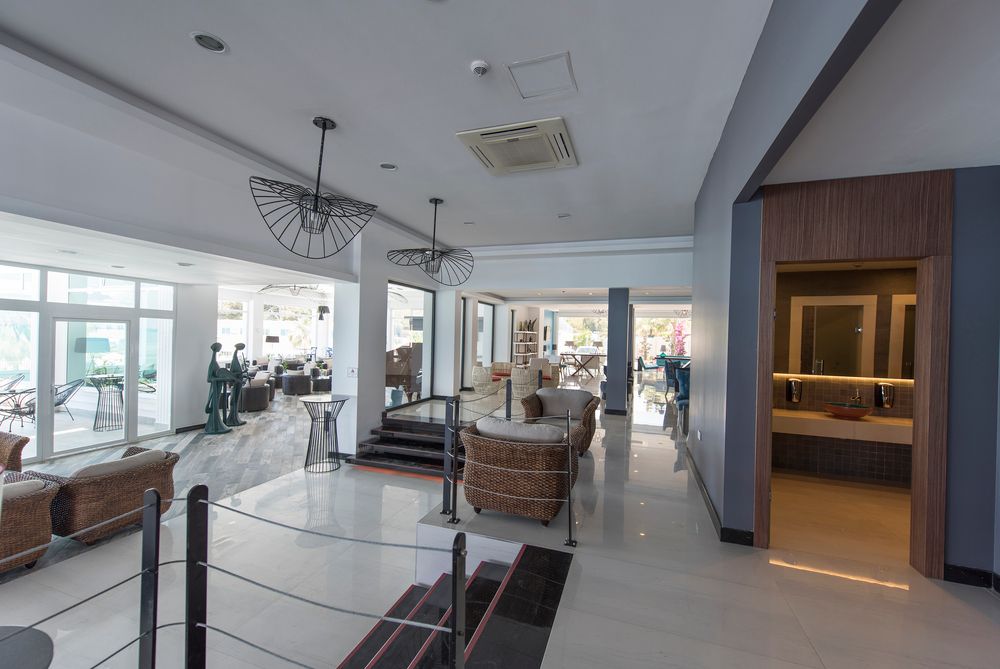 Flora Garden Beach (only adults 16+) - 32