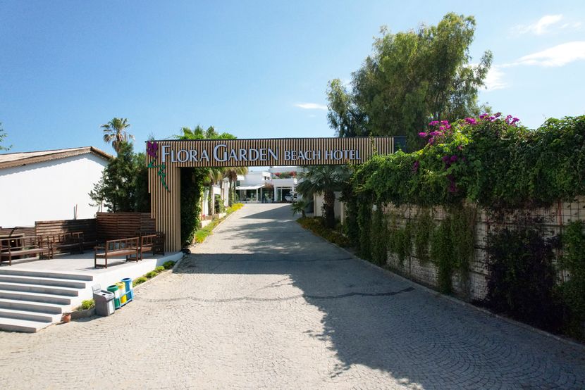 Flora Garden Beach (only adults 16+) - 6