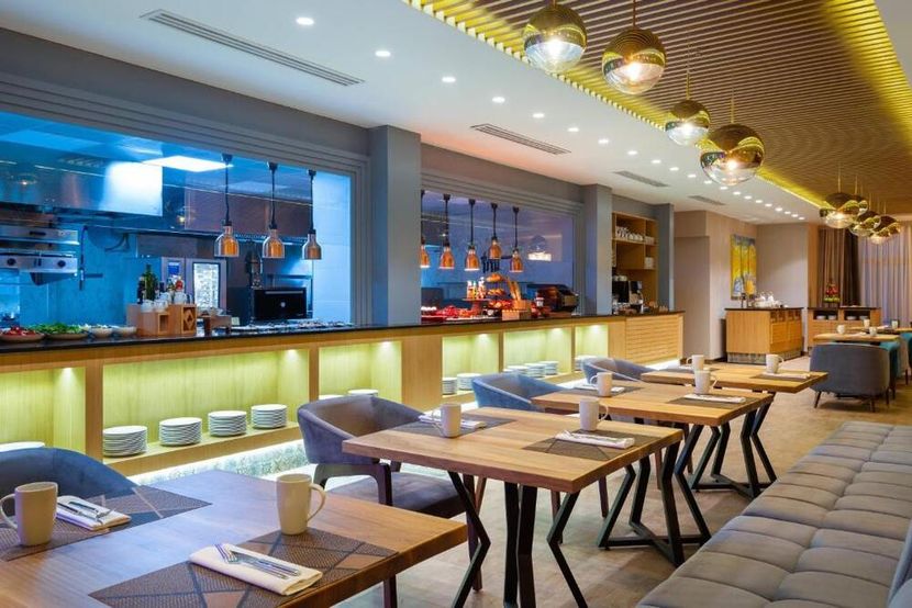 COURTYARD BY  MARRIOTT TASHKENT - 6