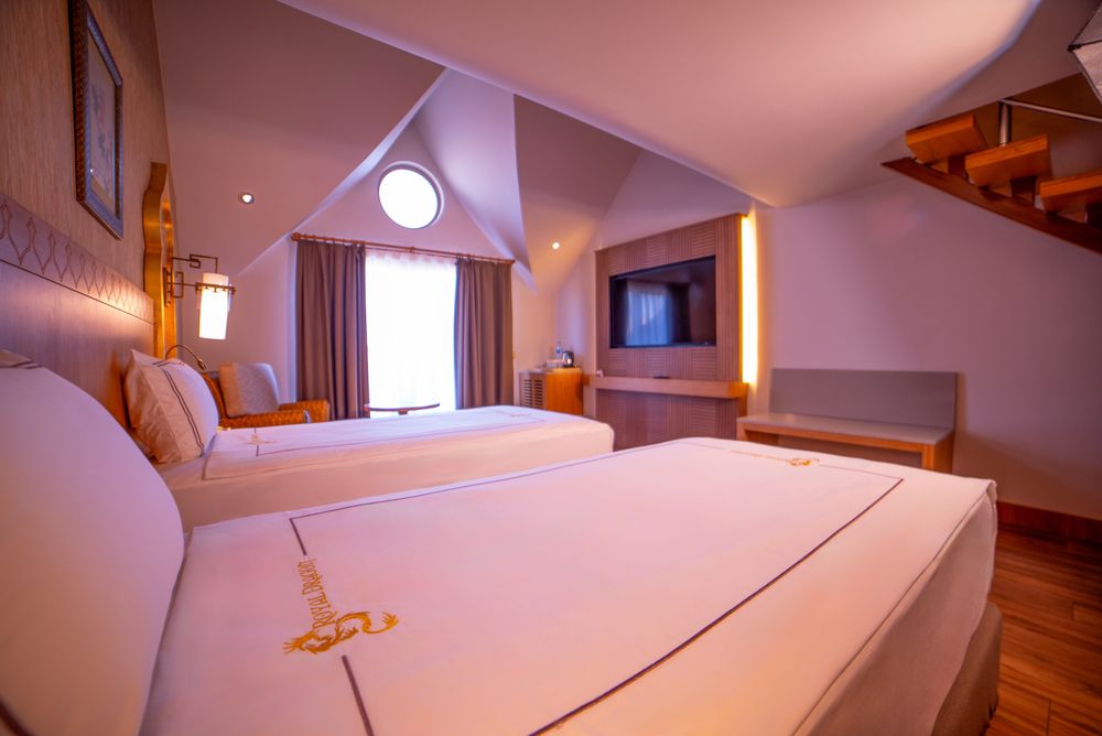 Royal Dragon Hotel - 52