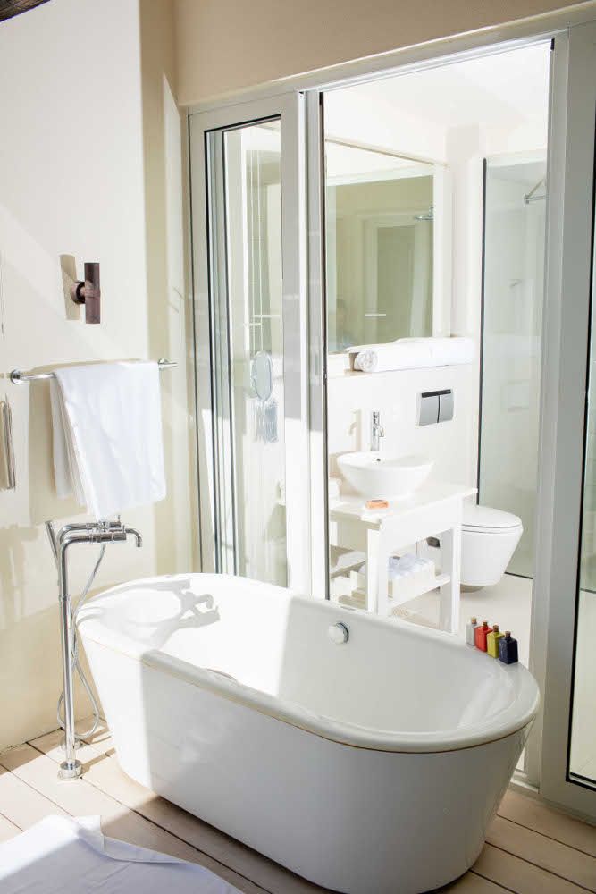 HOLIDAY INN KANDOOMA - 96