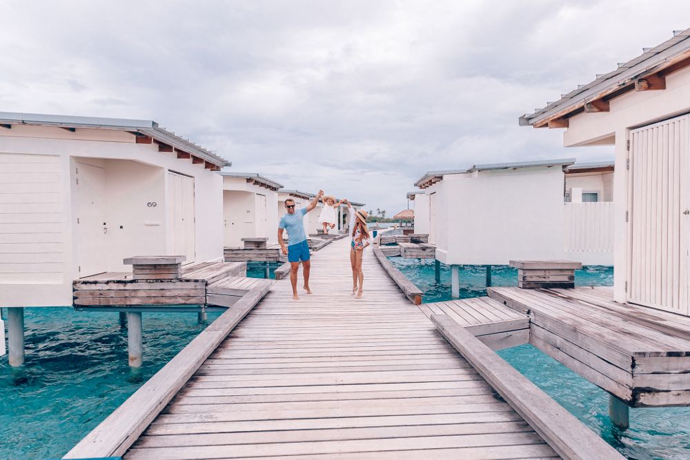 HOLIDAY INN KANDOOMA - 94