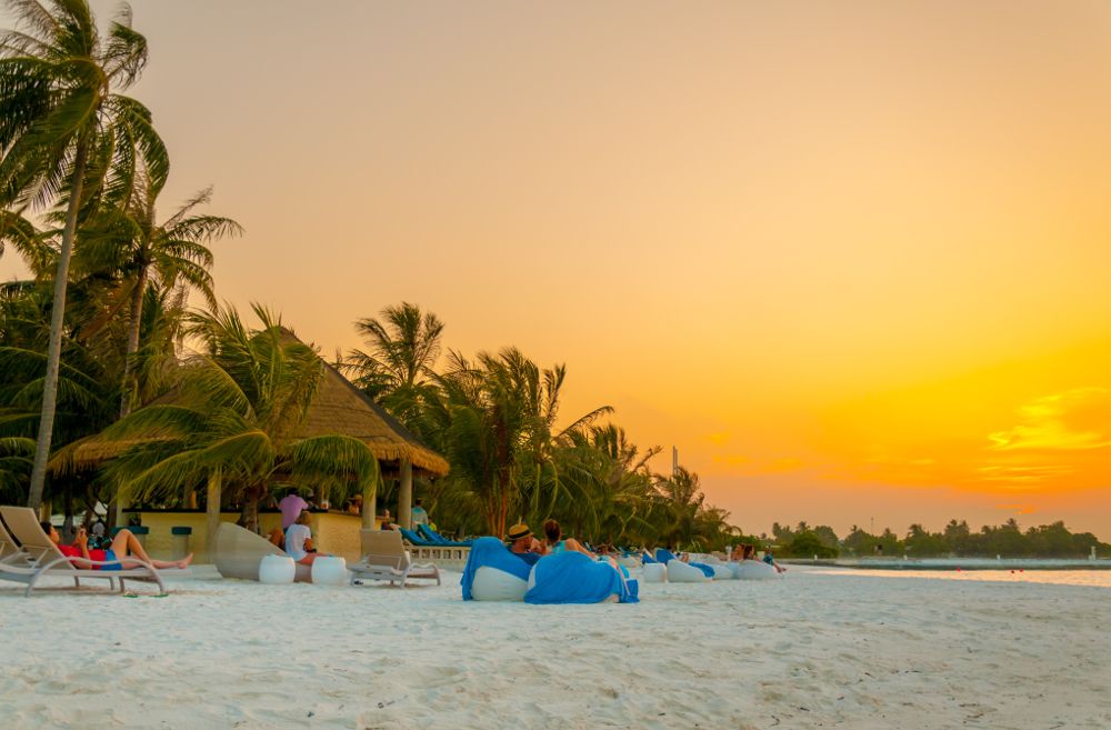 HOLIDAY INN KANDOOMA - 72