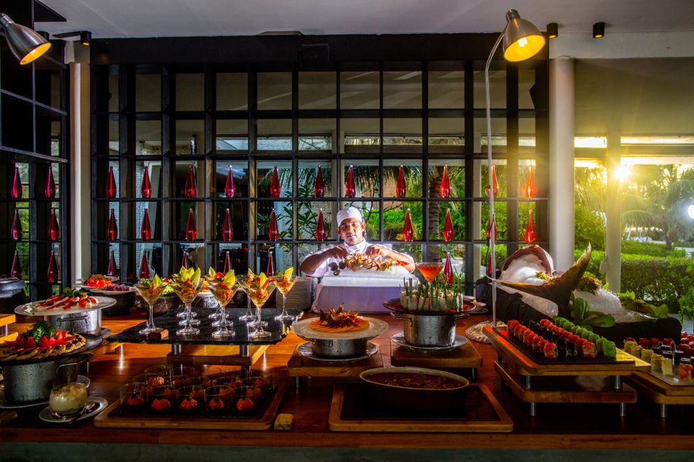 HOLIDAY INN KANDOOMA - 69