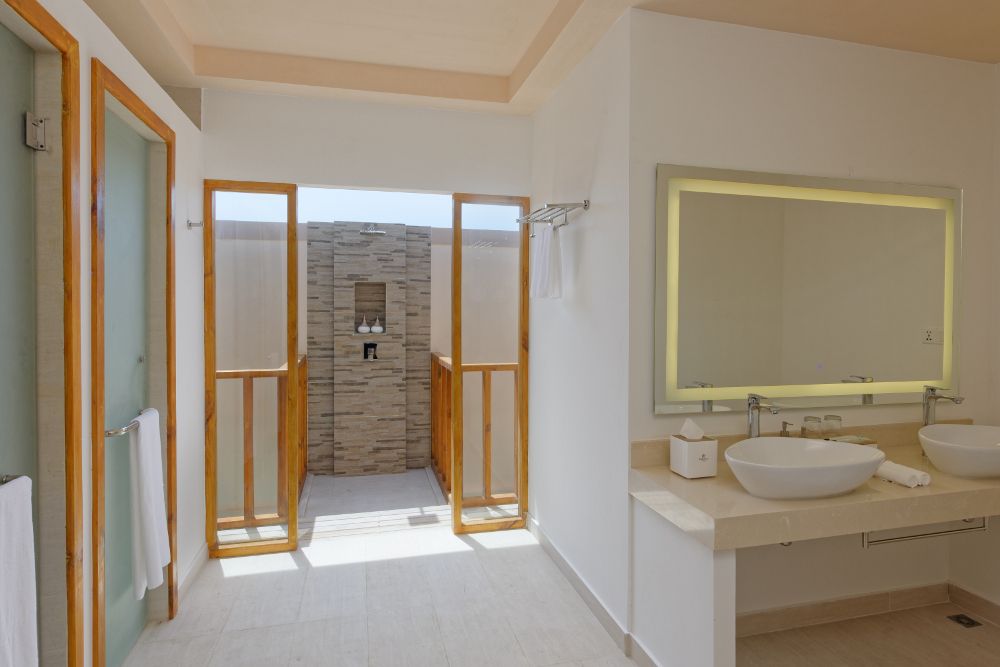 BRENNIA KOTTEFARU - 68