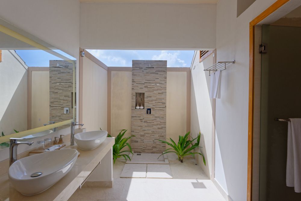 BRENNIA KOTTEFARU - 62