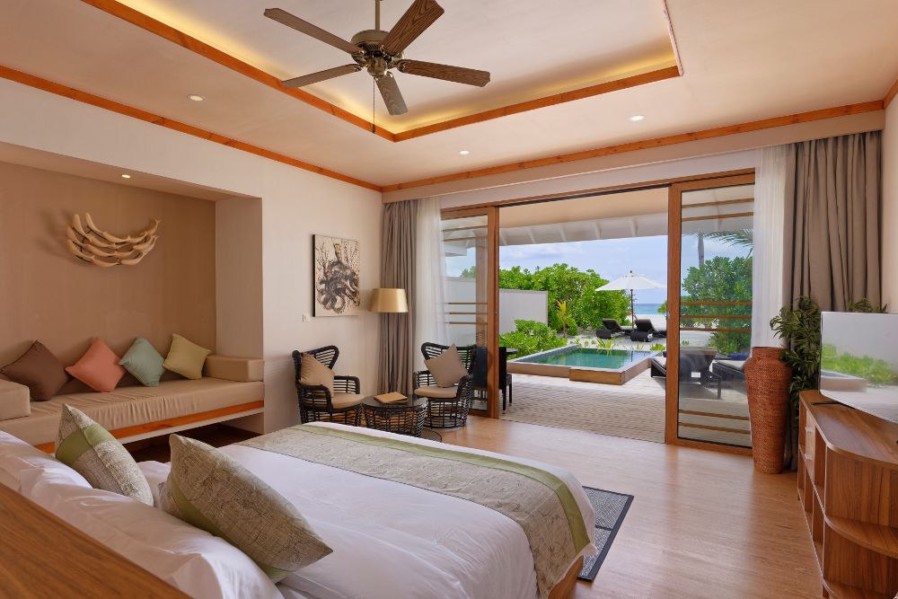 BRENNIA KOTTEFARU - 48