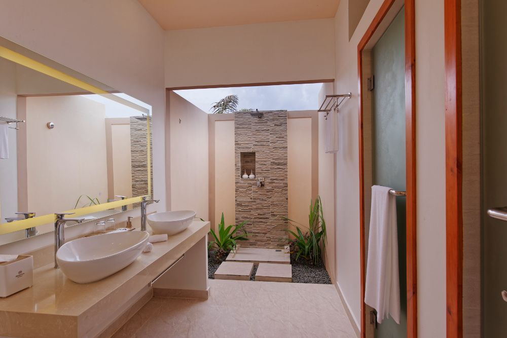 BRENNIA KOTTEFARU - 42