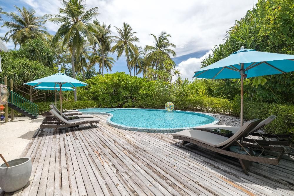 THE STANDARD HURUVALHI - 95