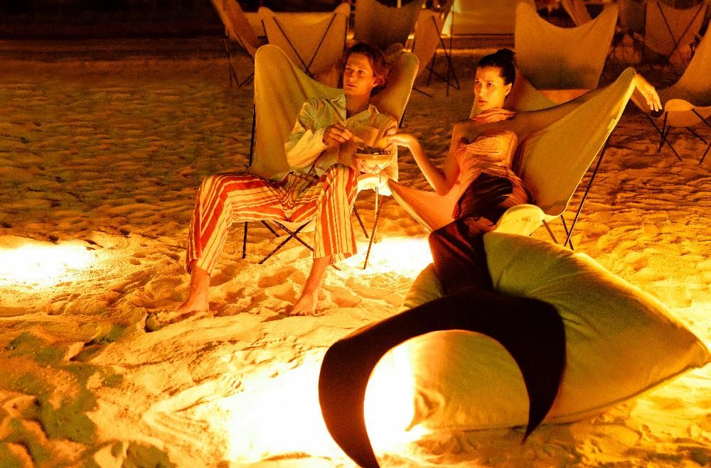 THE STANDARD HURUVALHI - 76