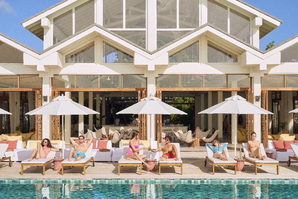 THE STANDARD HURUVALHI - 45