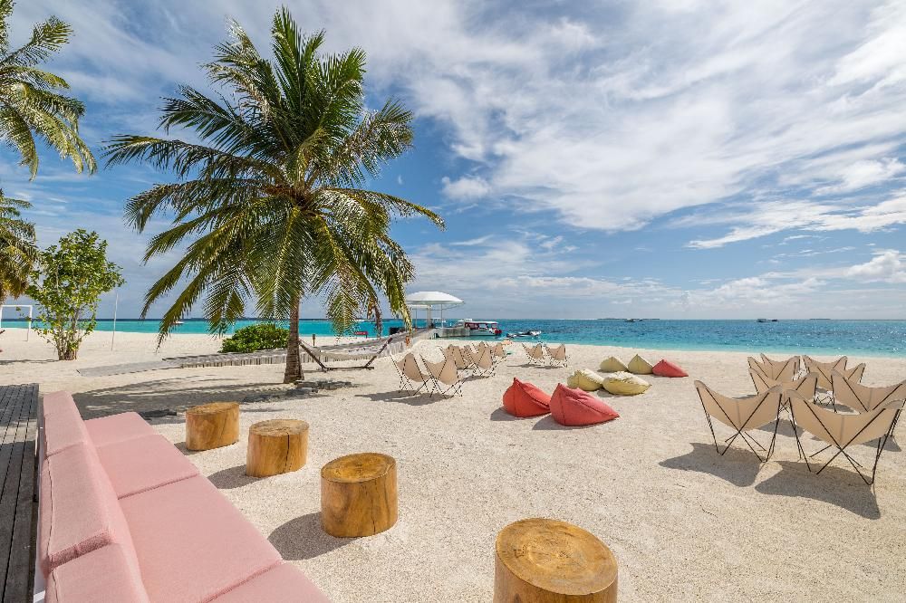 THE STANDARD HURUVALHI - 16