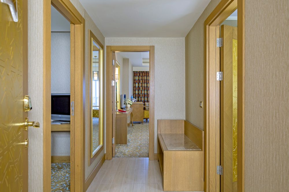 Royal Holiday Palace - 57