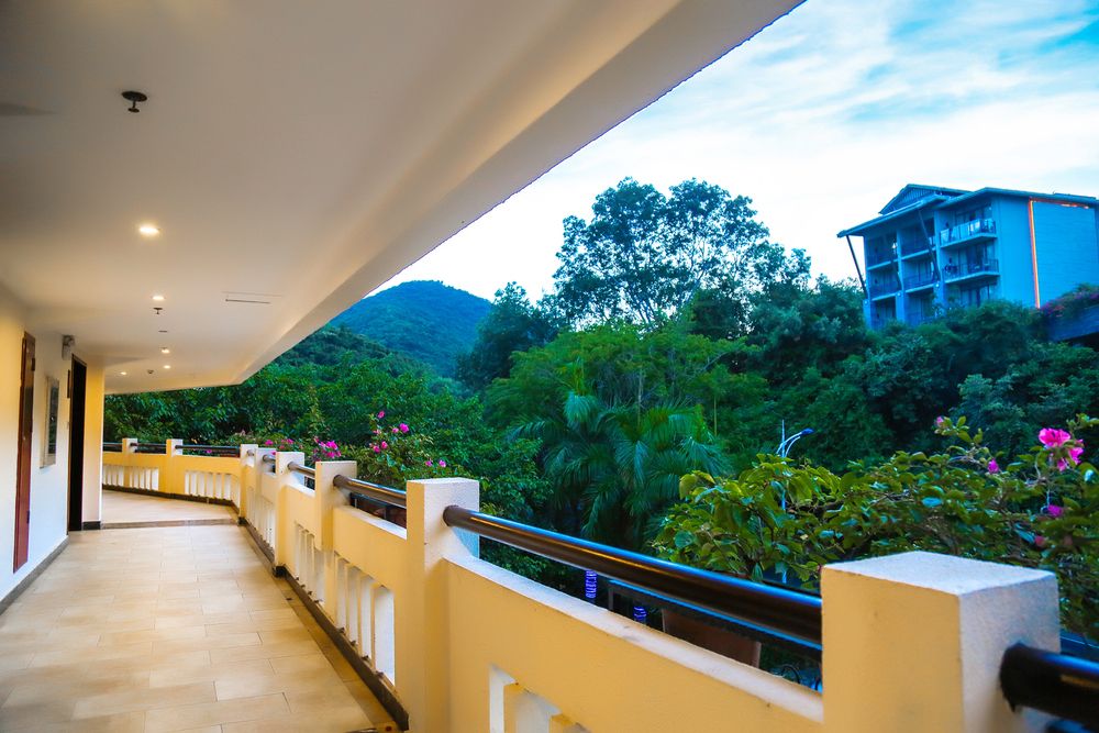 SANYA YUHUAYUAN SEAVIEW HOTEL - 8