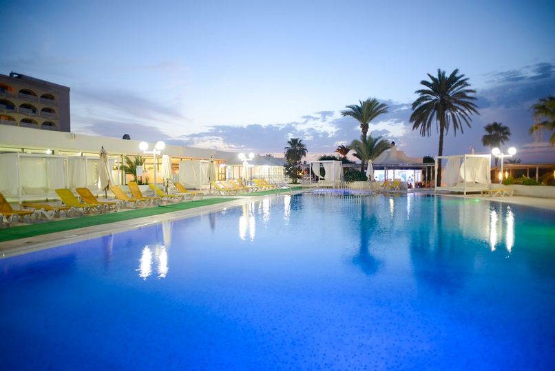 ONE RESORT JOCKEY - 2