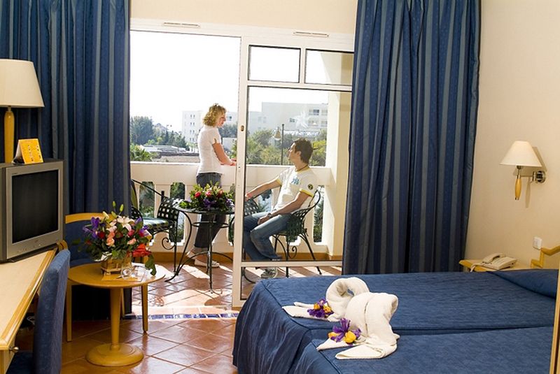 MEDINA BELISAIRE & THALASSO - 35