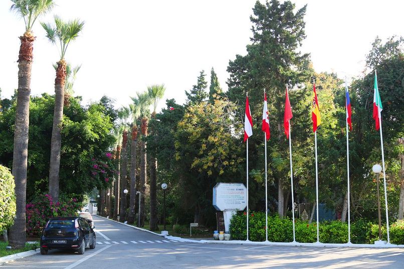 THE ORANGERS BEACH RESORT & BUNGALOW - 2