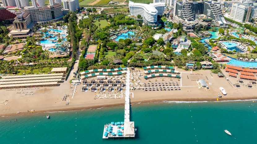 Concorde De Luxe Resort - 3