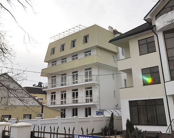 КРУИЗ НА СЕРАФИМОВИЧА, гостевой дом - 1