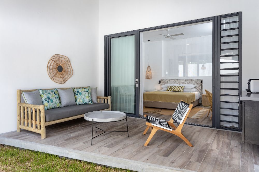 TROPICAL ATTITUDE (only adults 18+) - 32