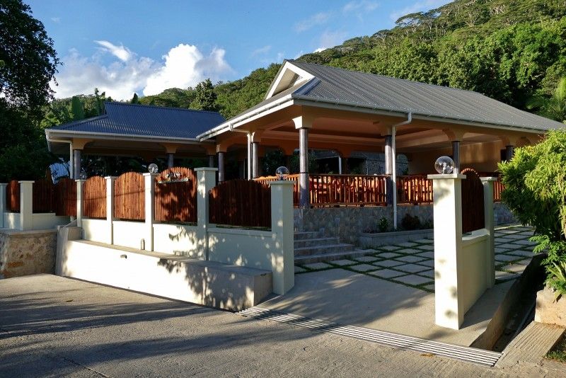 BERNIQUE GEST HOUSE - 1