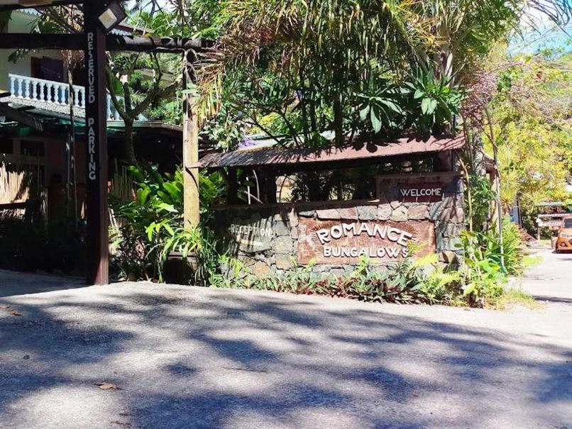 ROMANCE BUNGALOWS - 1