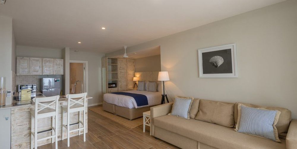 LE NAUTIQUE LUXURY BEACHFRONT APARTMENTS - 13