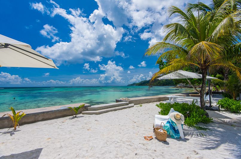 LE NAUTIQUE LUXURY BEACHFRONT APARTMENTS - 3