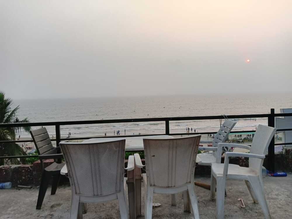 21 COCONUTS INN  - 12