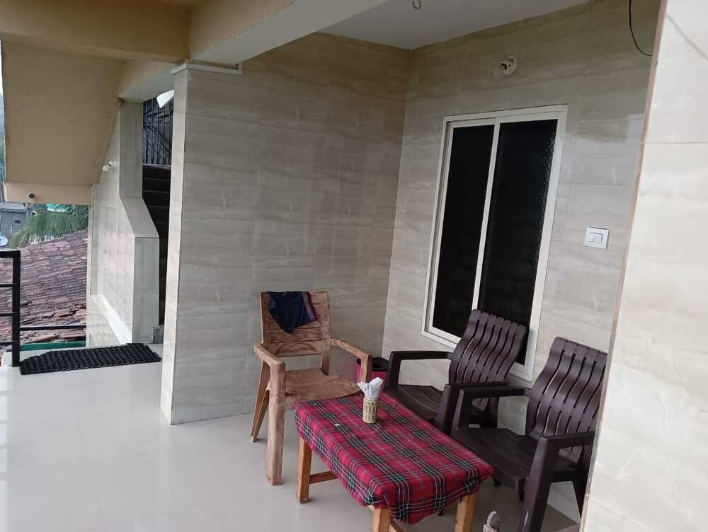 21 COCONUTS INN  - 27