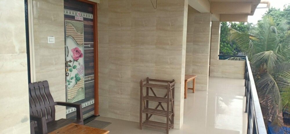 21 COCONUTS INN  - 25