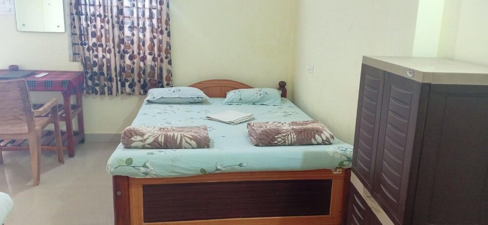 21 COCONUTS INN  - 23