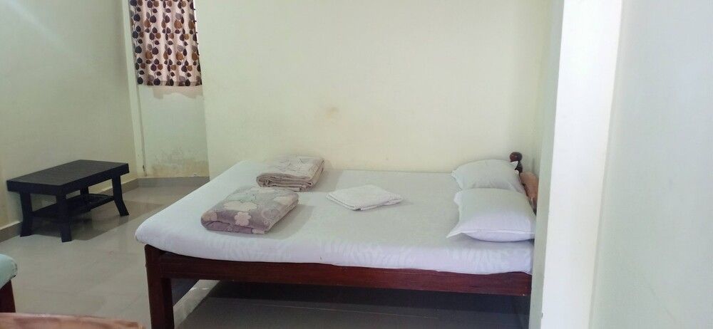 21 COCONUTS INN  - 21