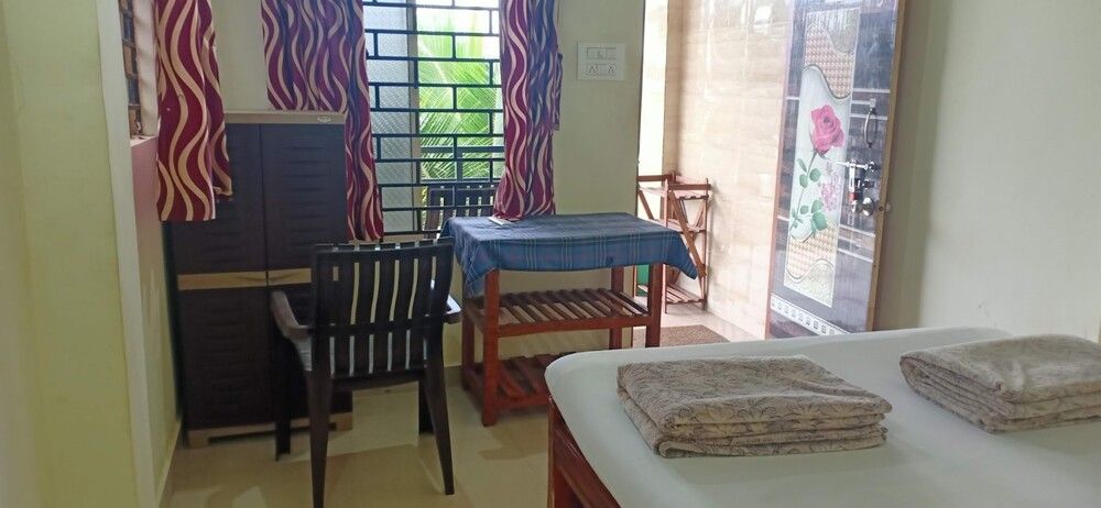 21 COCONUTS INN  - 20